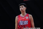 媒体人：龙狮投入在CBA排中下游 能竞争季后赛离不开全队的努力