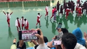 强队球迷的感觉真爽！实拍：国足U16夺冠后谢场，现场球迷高呼NB