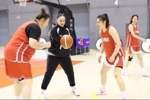 中国女篮最新训练视频出炉：阅读防守 快速反应 篮下终结